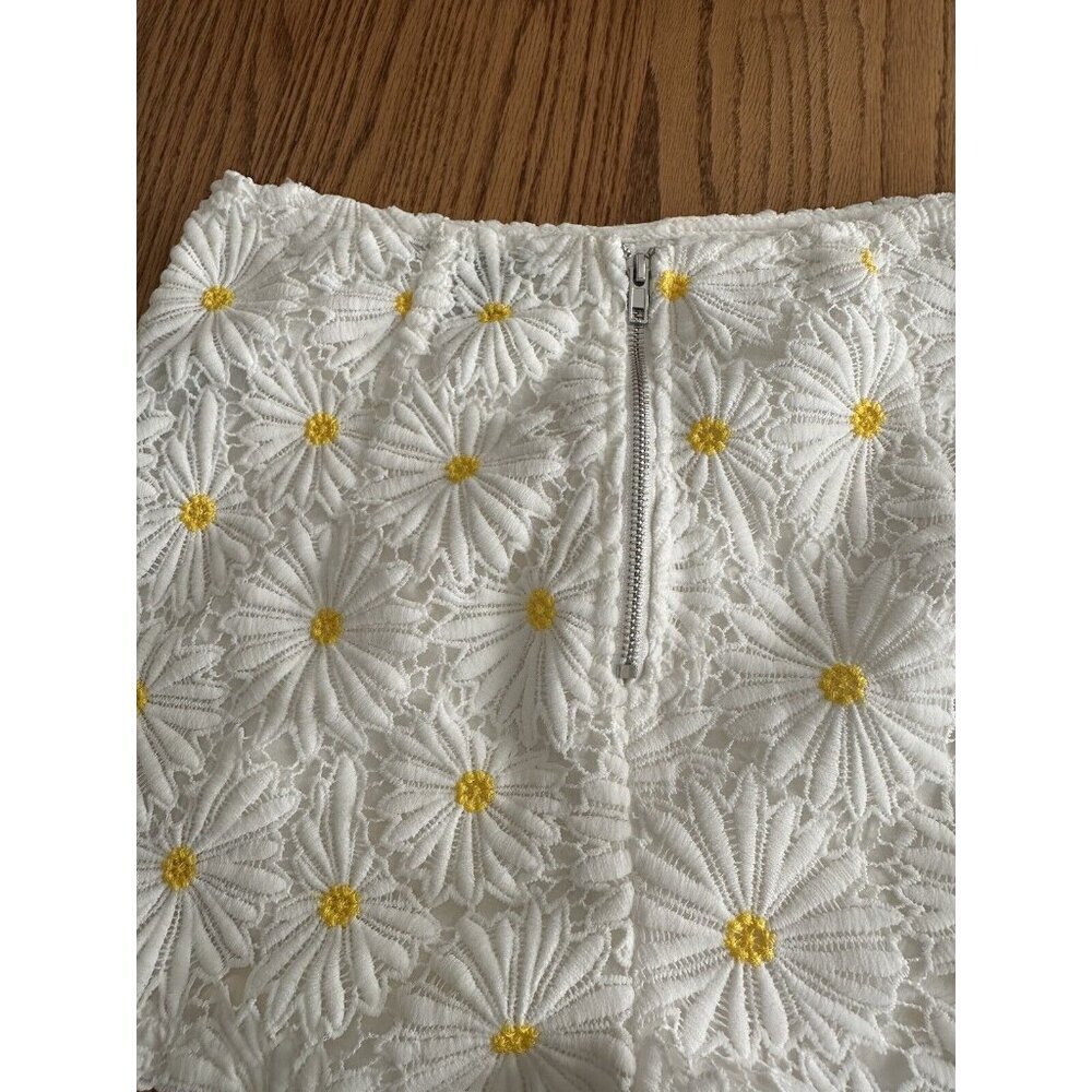Forever 21 Floral Crochet Lace White Zip Faux Wrap Skirt Skort Size Small - Picture 8 of 10